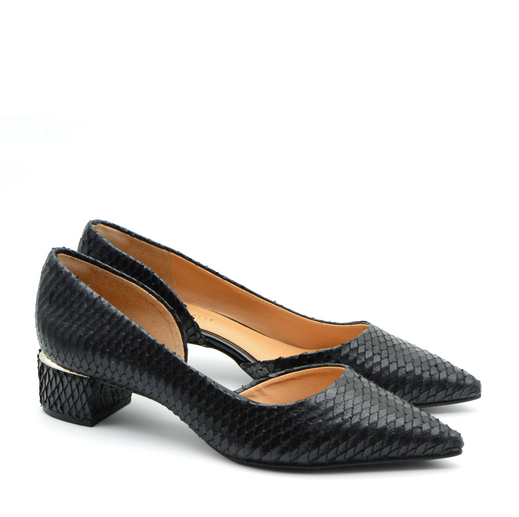 Gisele Pointed Heeled Court Shoes in Black